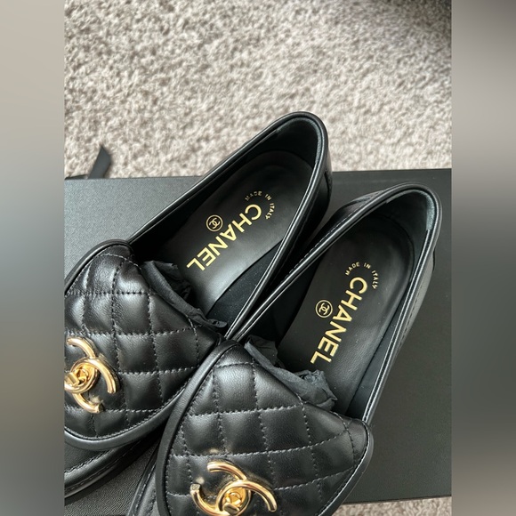 ✖️SOLD✖️CHANEL TURNLOCK LOAFERS - Picture 5 of 7